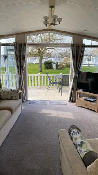 "Willow caravan with WiFi at Holbourne Cotswold" — photo 4