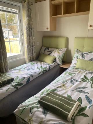 "Willow caravan with WiFi at Holbourne Cotswold" — photo 5