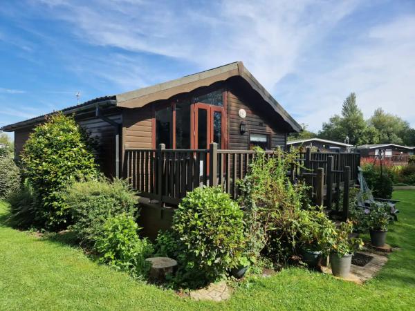 29 Dragonfly Lodge at Hoburne Cotswold with Countryside Views" 29 Dragonfly Lodge at Hoburne Cotswold with Countryside Views" — photo 1 of 10