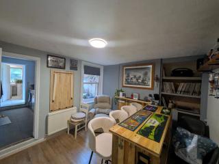 "Double Room to Let in Swindon Old Town with WiFi" — photo 3